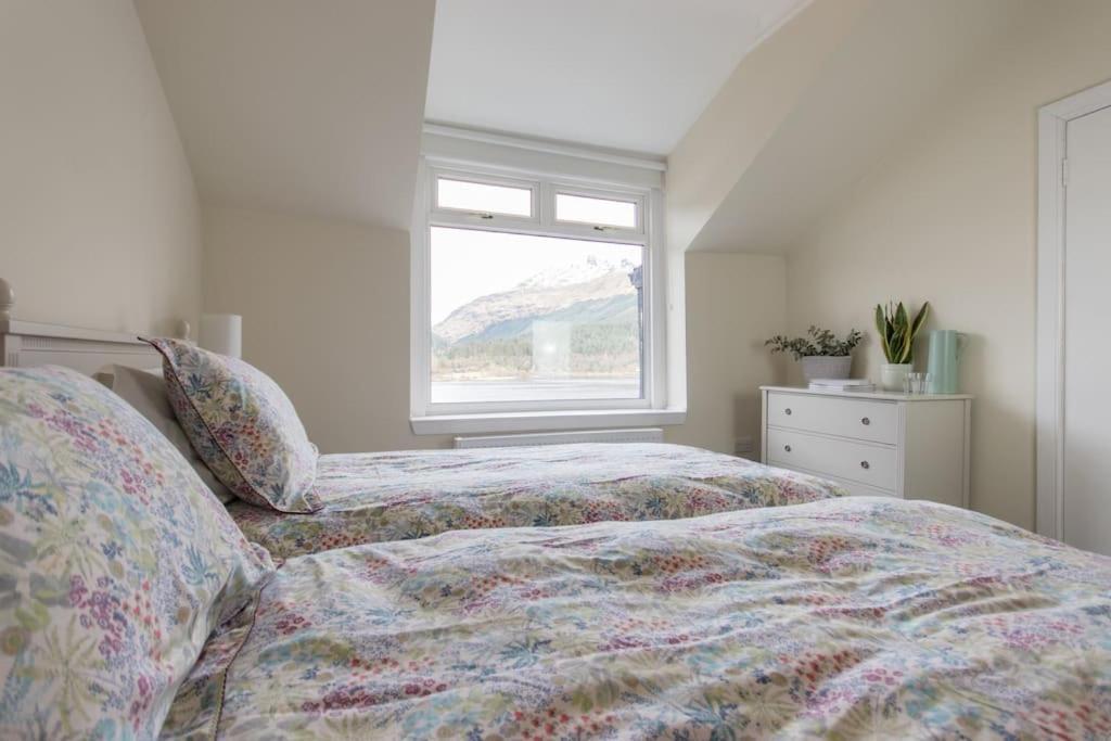 Rossmay House - 4 Bedroom Scottish Villa With Waterfront / Mountain Views Arrochar Esterno foto