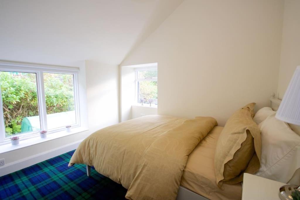 Rossmay House - 4 Bedroom Scottish Villa With Waterfront / Mountain Views Arrochar Esterno foto